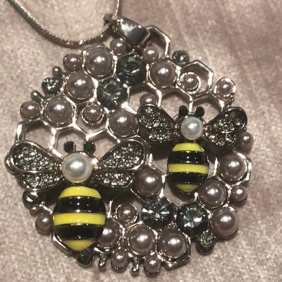 BEE HoneyComb Pendant Necklace NWOTS - Picture 2 of 12